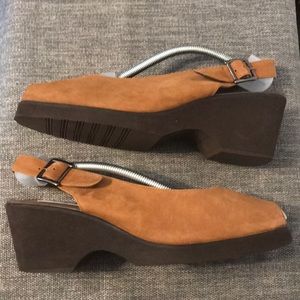 Andre Assous Featherweight  Sling